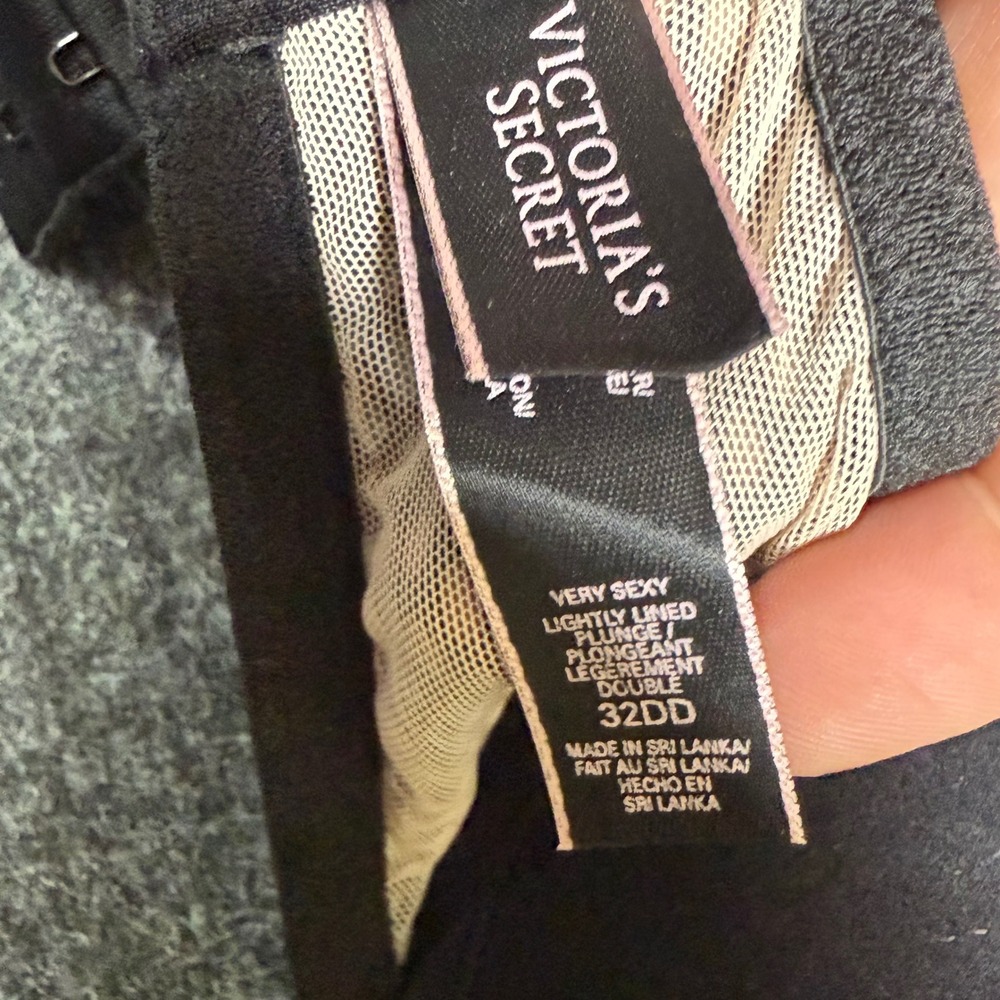 Victoria's Secret Very Sexy Lightly Lined Plunge Double Push Up Bra 32DD Lace - Picture 4 of 5
